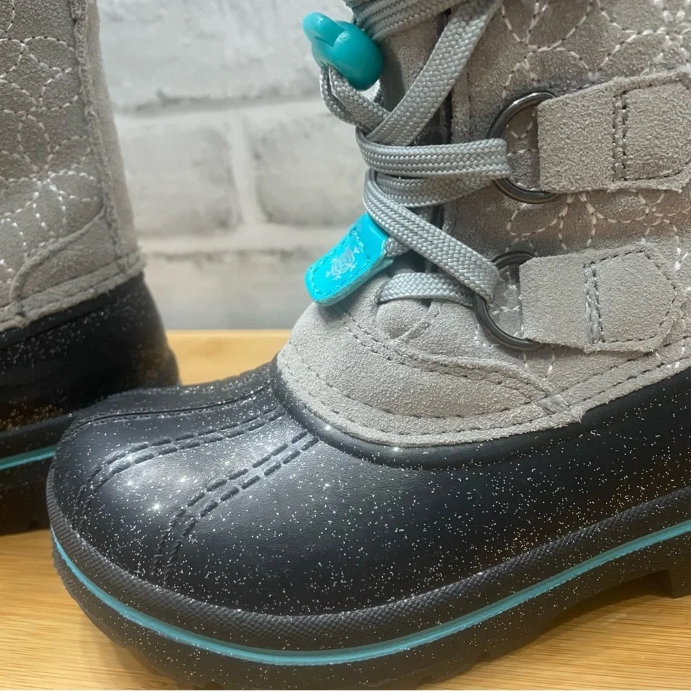 Magellan Girls suede snow boots. Size 11. Black gray faux-fur. Thinsulate. Used.